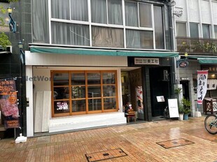 美工社テナント　1階＋地下の物件外観写真